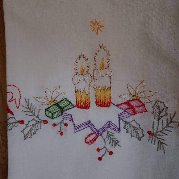 Embroidered Christmas Fingertip Guest Tea Towels 2 Vintage Cotton Candles Gifts - Picture 2 of 9